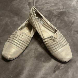 Women’s shimmer rose gold bobs with mesh. Worn once, excellent condition
